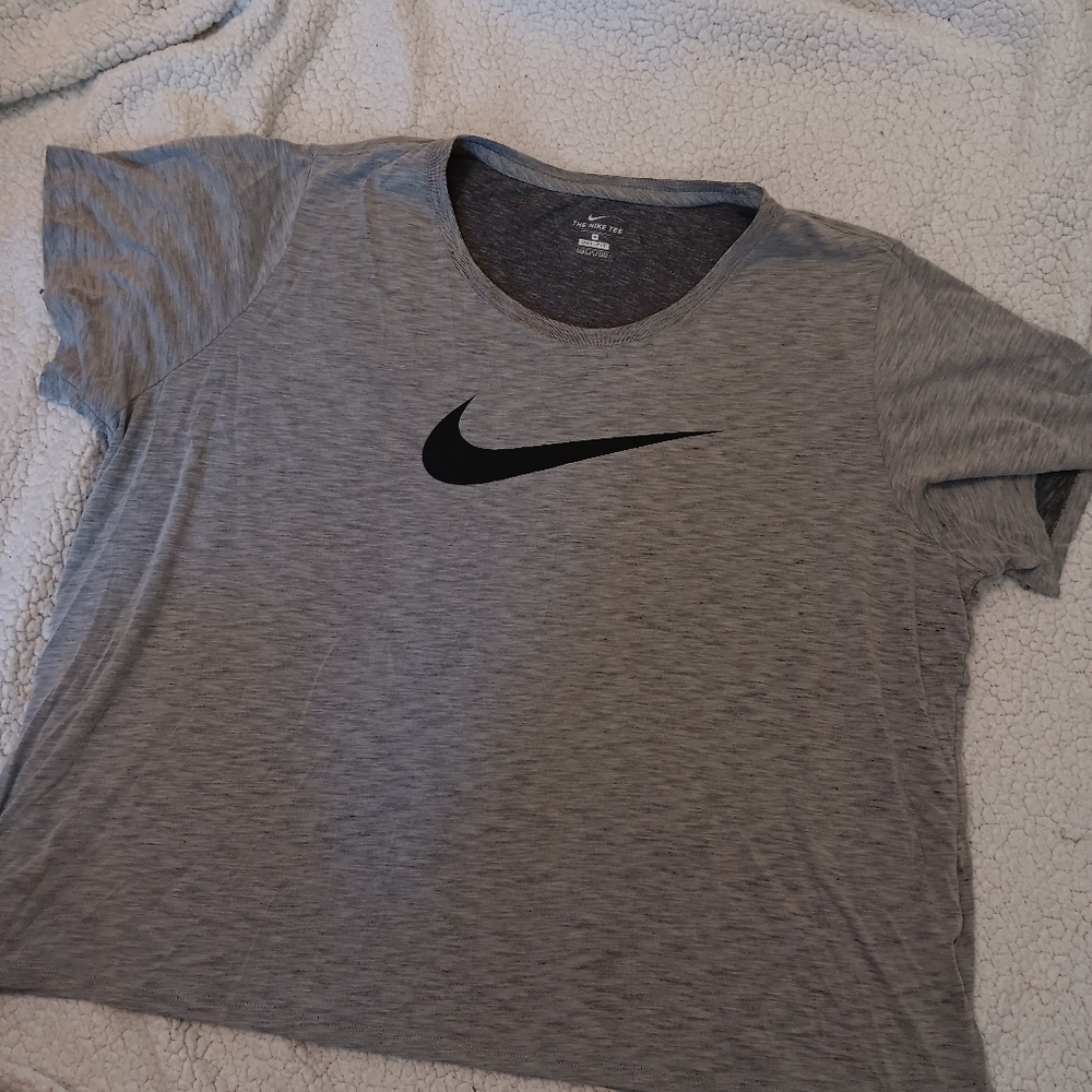 Nike womens flowy top